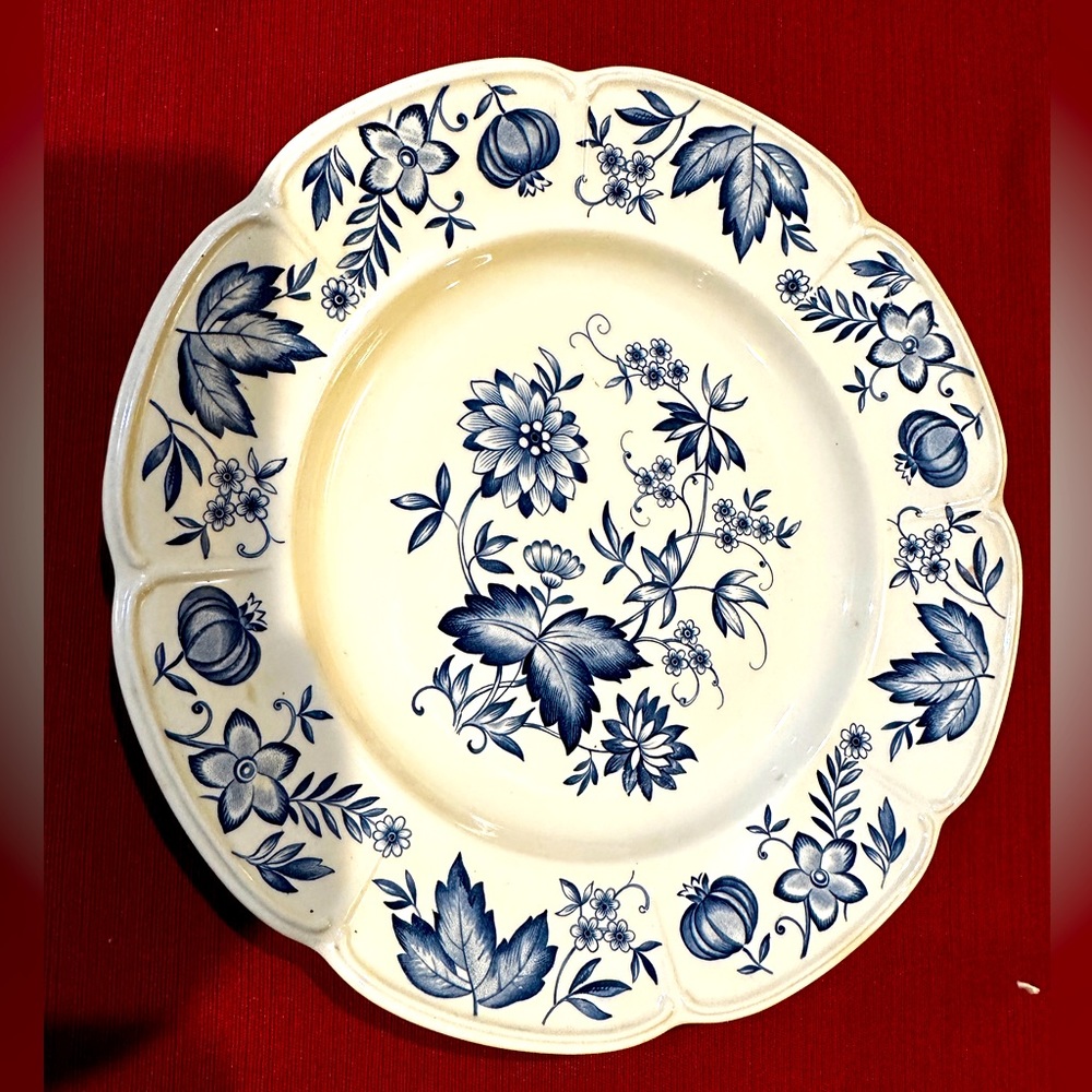 Set Of 4 Johnson Bros Windsor Ware Genuine Hand Engraving 10” Dinner Plates